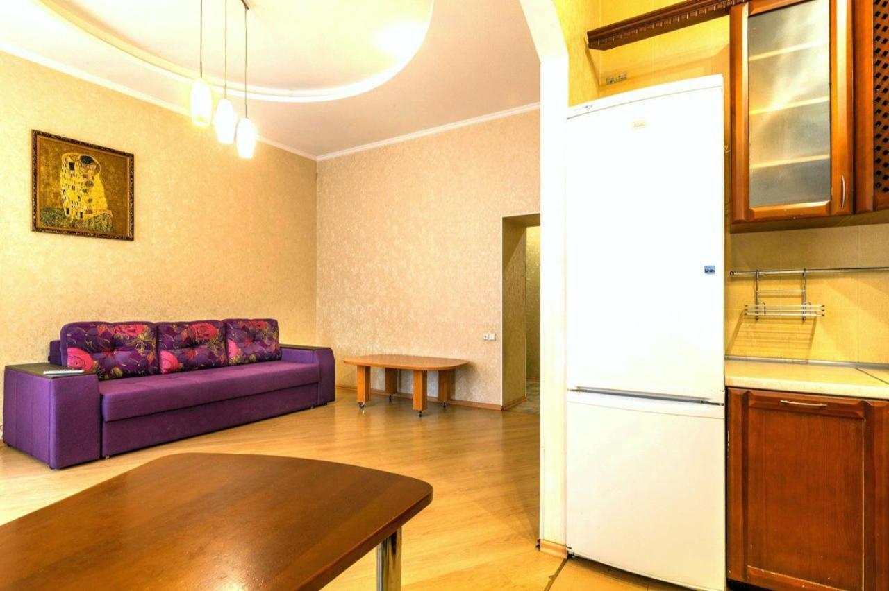 Large Apartment In The Center Dniepropietrowsk Zewnętrze zdjęcie
